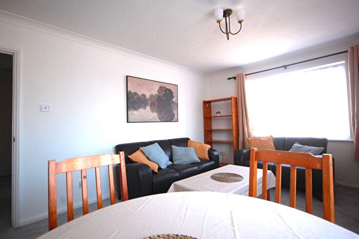 2 Bedroom Flat To Rent In Chaseley Drive, London, W4