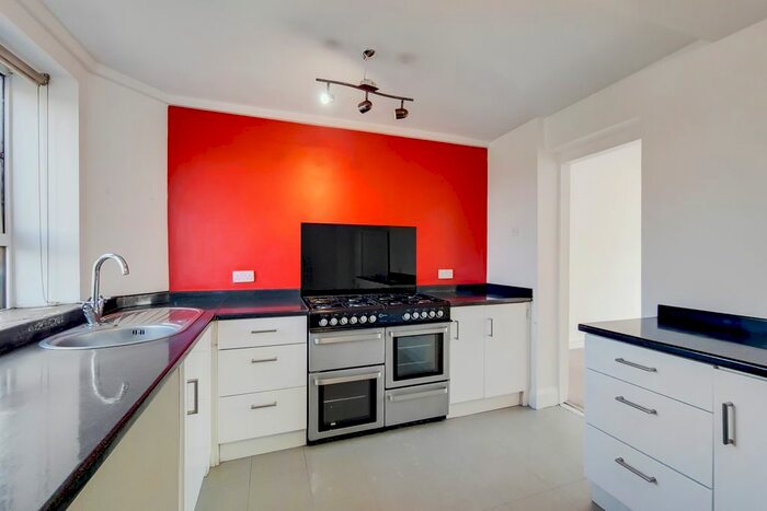 3 Bedroom Flat To Rent In Elmwood Avenue, Feltham TW13