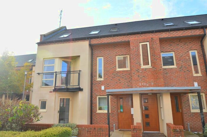 4 Bedroom Property To Rent In Lawrence Square, York, YO10