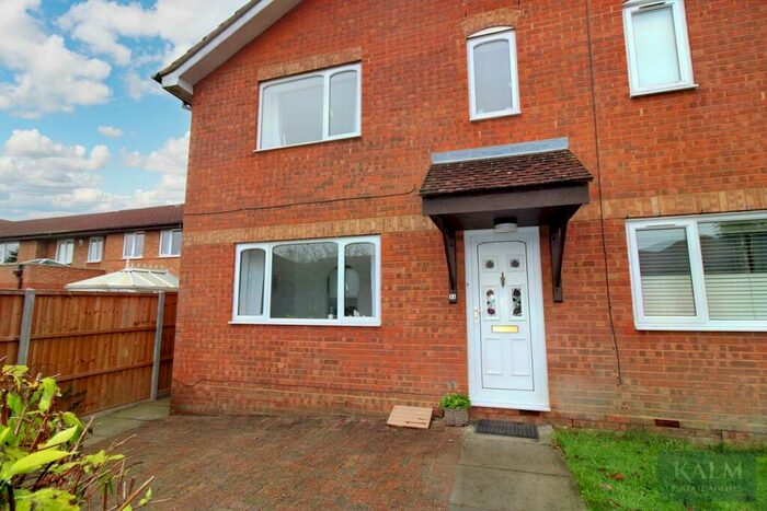2 Bedroom Cluster House To Rent In Colwyn Close, Stevenage, SG1