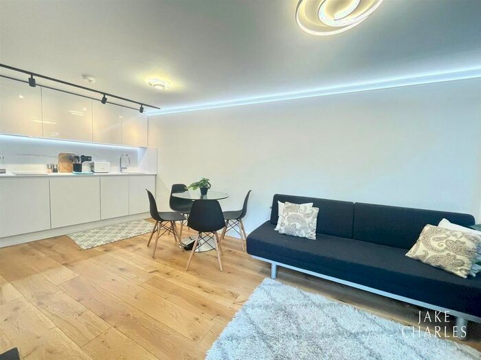 1 Bedroom Flat To Rent In Woodside Avenue, London, N6