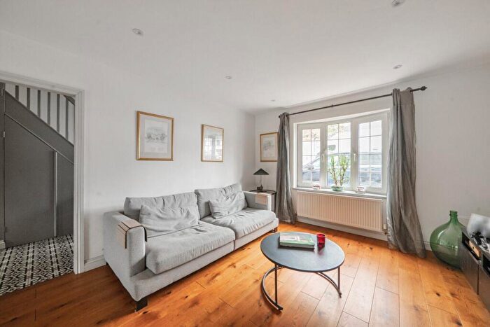 3 Bedroom Terraced House For Sale In Claremont Avenue, Motspur Park, KT3