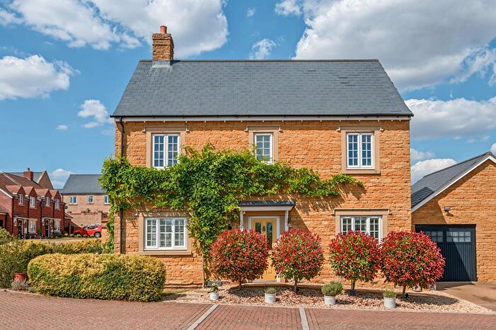 4 Bedroom Detached House For Sale In Chipping Norton, Oxfordshire, OX7