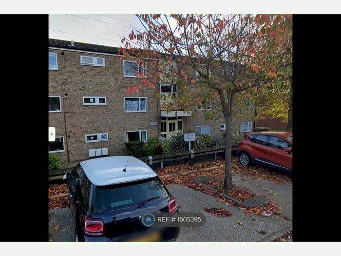 3 Bedroom Flat To Rent In Woodcock Close, Colchester, CO4