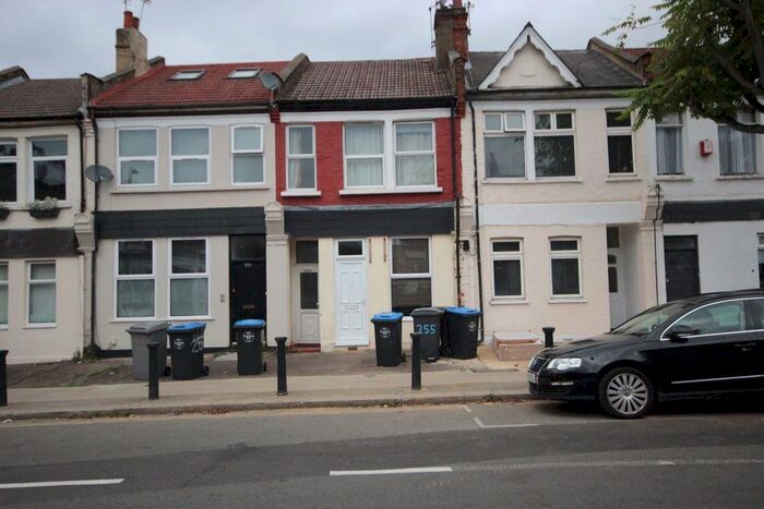 Studio To Rent In Chapter Road, Willesden, NW2