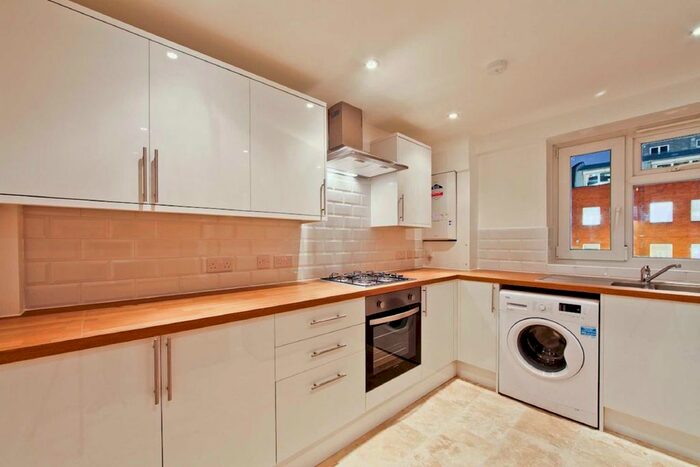 3 Bedroom Flat To Rent In Great Suffolk Street, London, SE1
