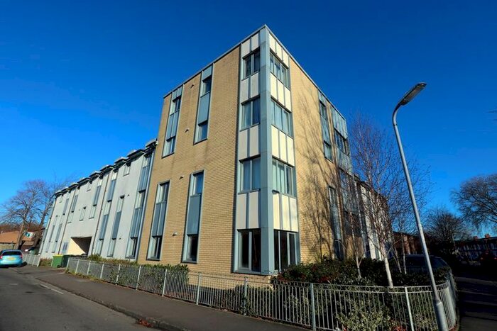 2 Bedroom Flat To Rent In Pottery Terrace, Newport, NP20