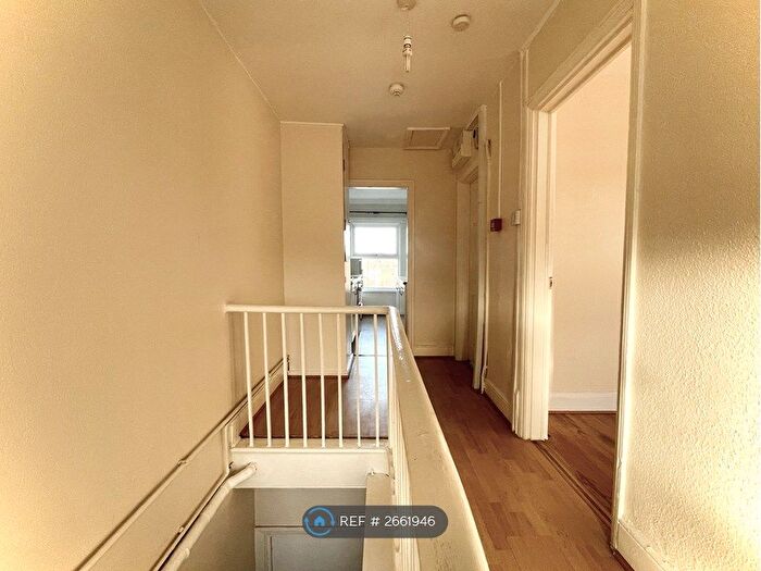 1 Bedroom Flat To Rent In Lower Addiscombe Road, Croydon, CR0