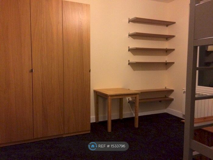 Studio To Rent In Gloucester Drive, London, N4