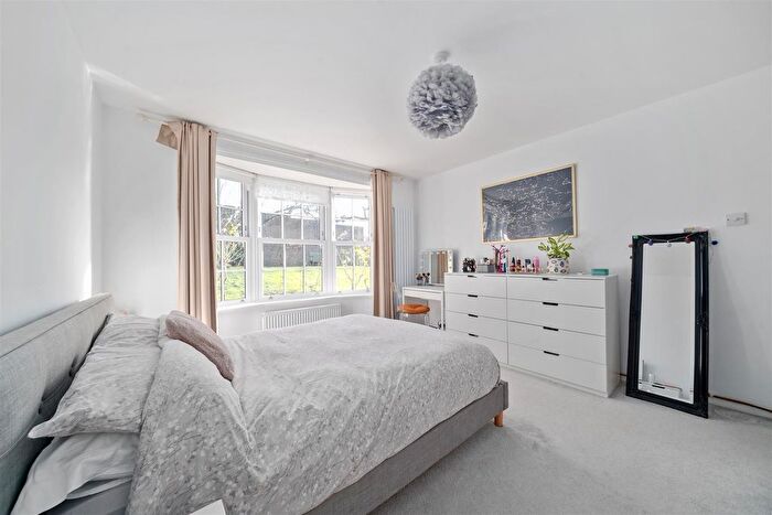 1 Bedroom Flat For Sale In Cottenham Park Road, London, SW20