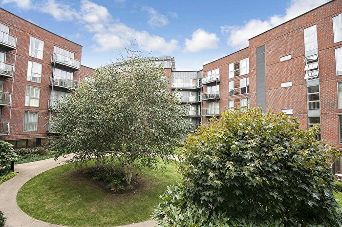 1 Bedroom Flat To Rent In The Heart, Walton-on-Thames, KT12