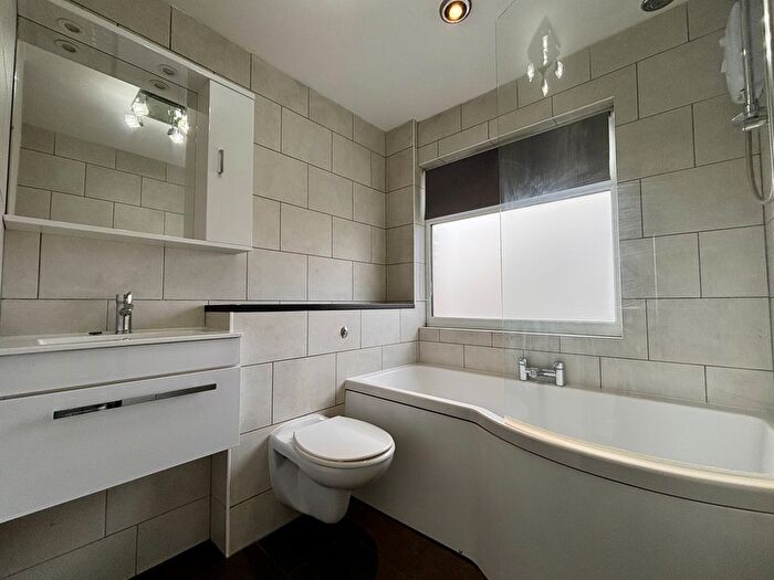 3 Bedroom Property To Rent In Viney Bank, Croydon, CR0