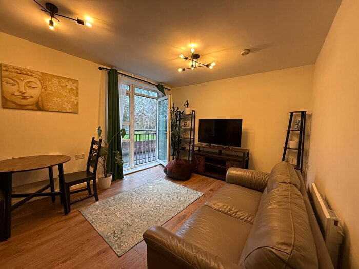 2 Bedroom Flat To Rent In Every Street, Manchester, M4