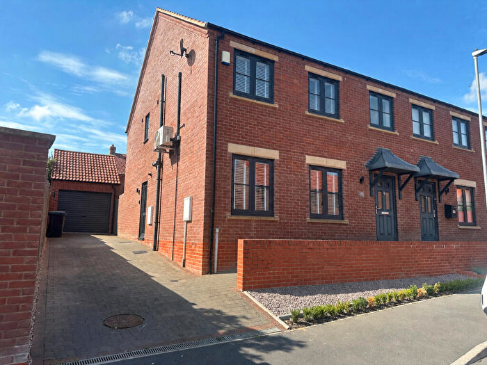 4 Bedroom Semi-Detached House For Sale In Daisy Way, Louth, LN11