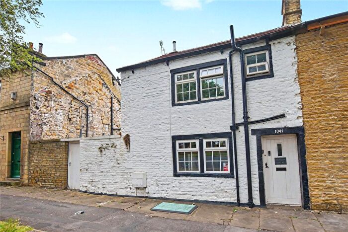 3 Bedroom Semi-Detached House For Sale In Harrogate Road, Apperley Bridge, BD10