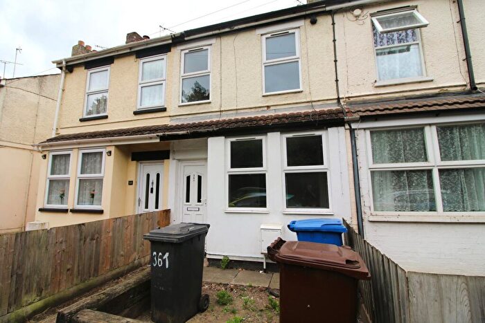 3 Bedroom Terraced House To Rent In Bramford Lane, Ipswich, IP1