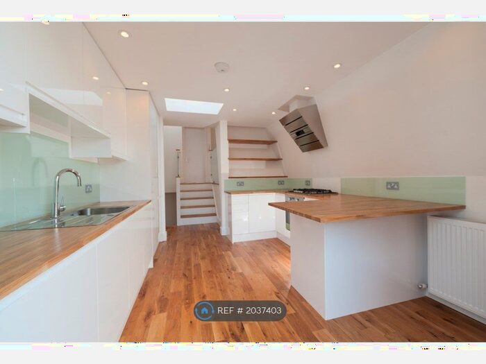 3 Bedroom Maisonette To Rent In Collingbourne Road, London, W12