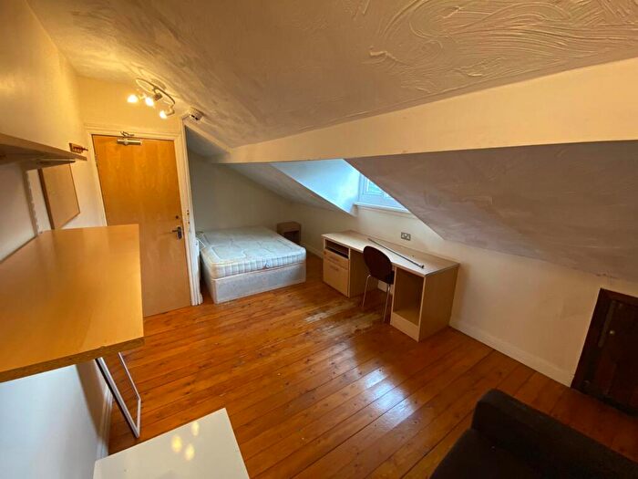 8 Bedroom House To Rent In Ash Grove, Leeds, LS6