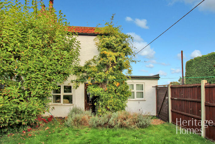 2 Bedroom Cottage For Sale In Westgate Green, Norwich, NR10