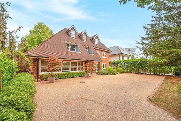 5 Bedroom Detached House For Sale In Green Lane, Watford, Hertfordshire, WD19