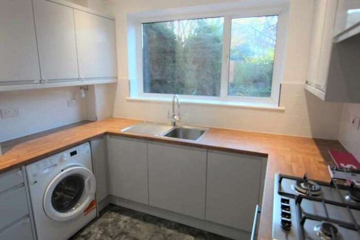 2 Bedroom Maisonette Flat To Rent In Nicholson Road, Addiscombe, CR0