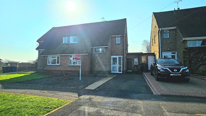 3 Bedroom Semi Detached House For Sale In Kingcup Road, Stafford, ST17