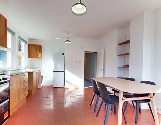 2 Bedroom Terraced House To Rent In Fletching Road, London, E5