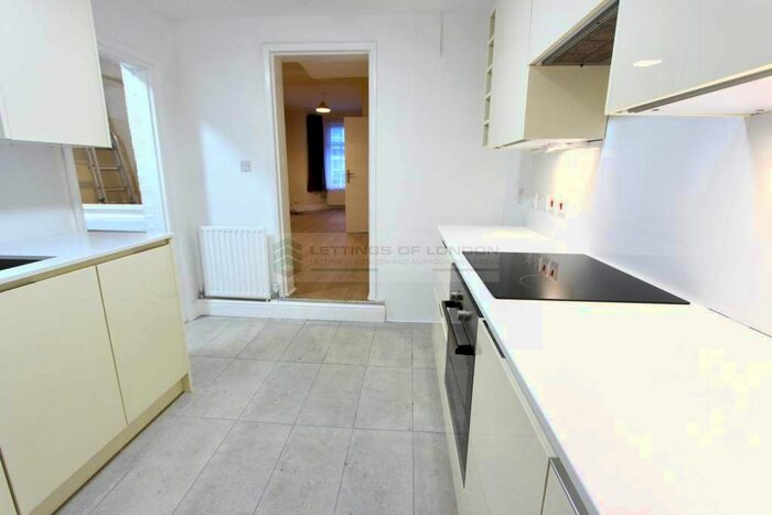 3 Bedroom Terraced House To Rent In Durants Park Avenue, Enfield, EN3