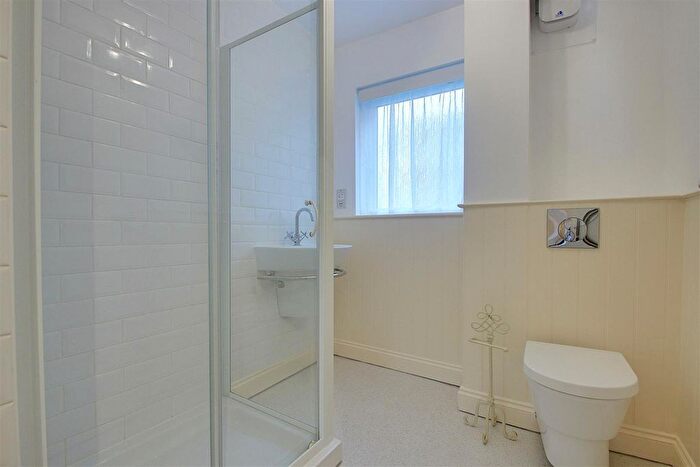 1 Bedroom Flat To Rent In High Street, Kings Langley, WD4