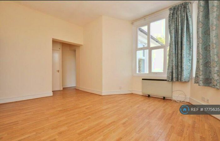 2 Bedroom Flat To Rent In London Road, Guildford, GU1