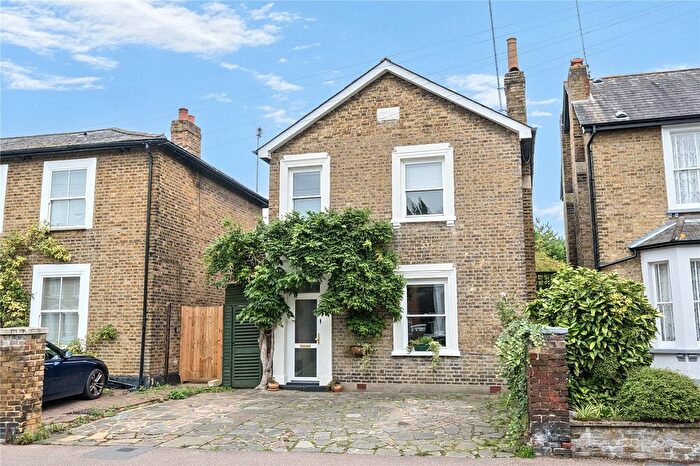 3 Bedroom Detached House For Sale In Knights Park, Kingston Upon Thames, KT1