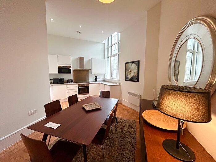 3 Bedroom Flat To Rent In Furness Quay, Salford, M50