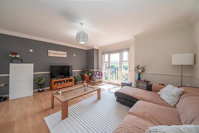 2 Bedroom Apartment For Sale In Evans Wharf, Apsley, Hemel Hempstead, HP3