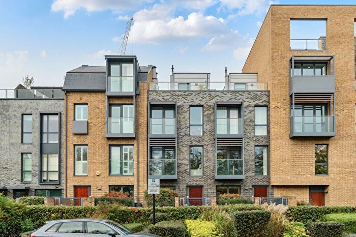 3 Bedroom Town House To Rent In Armstrong Close London, SE3