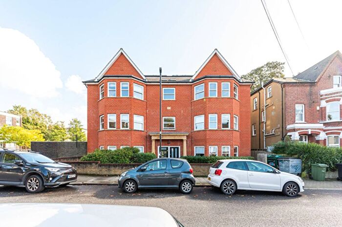 2 Bedroom Flat To Rent In Pathfield Road, Streatham Common, London, SW16