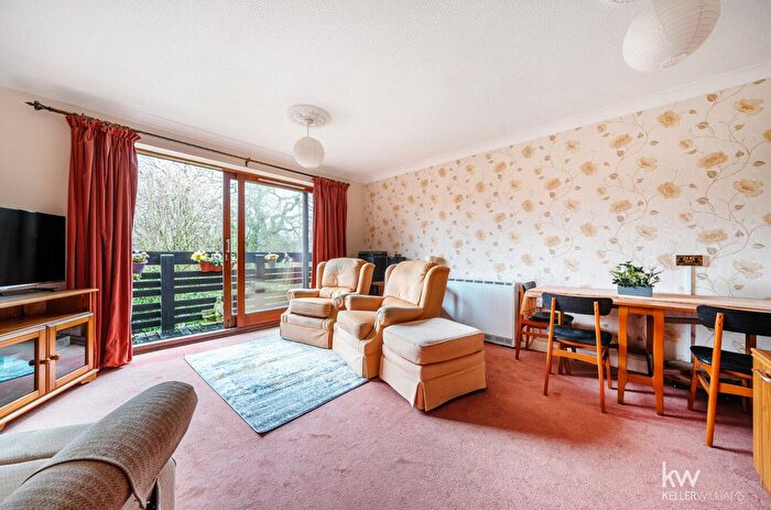 2 Bedroom Maisonette For Sale In The Lawns, Stevenage, SG2