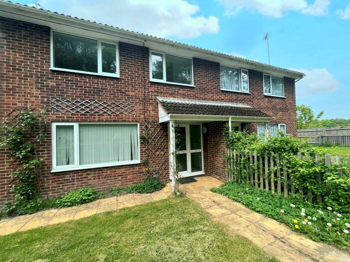 3 Bedroom Semi-Detached House To Rent In Bishopstoke, SO50