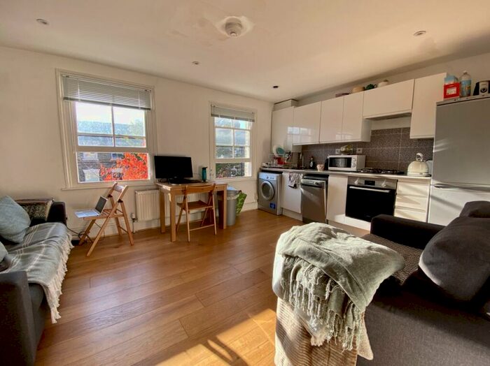 3 Bedroom Flat To Rent In Mayton Street, Holloway, N7