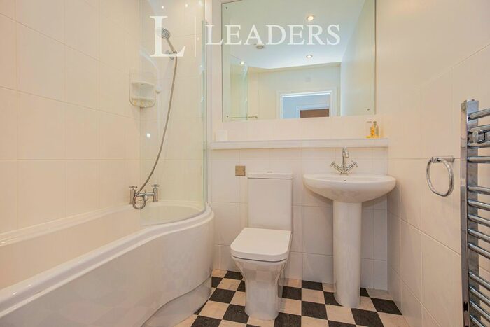 2 Bedroom Flat To Rent In Clarendon Avenue, Leamington Spa, CV32