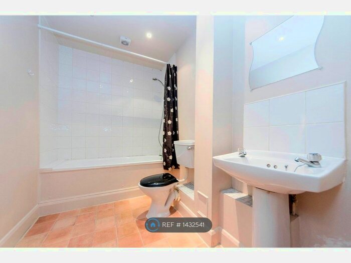 1 Bedroom Flat To Rent In Uplands Close, London, SE18