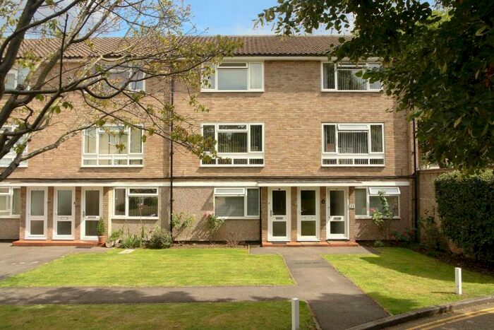 2 Bedroom Maisonette To Rent In Osborne Court, Windsor, SL4