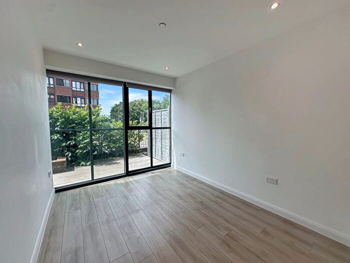 2 Bedroom Flat To Rent In Chesterfield House, Bath Road, Slough, SL1