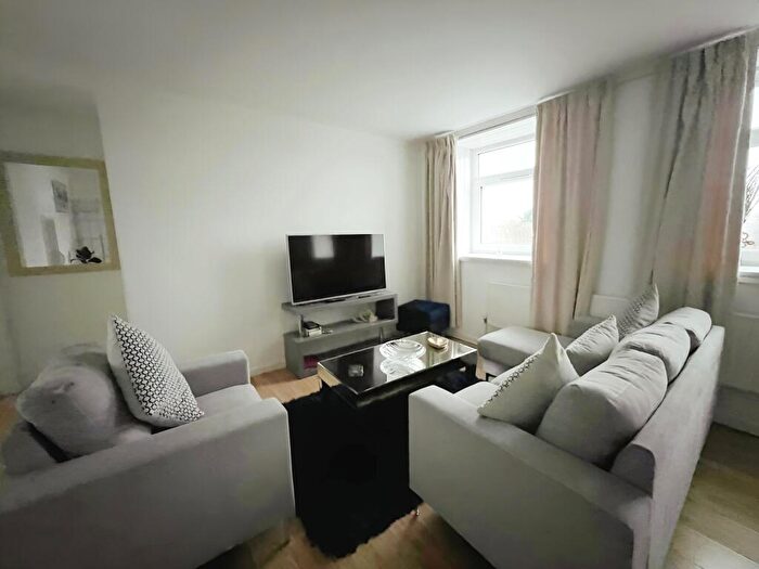 2 Bedroom Flat To Rent In Fairwood Road, Cardiff, CF5