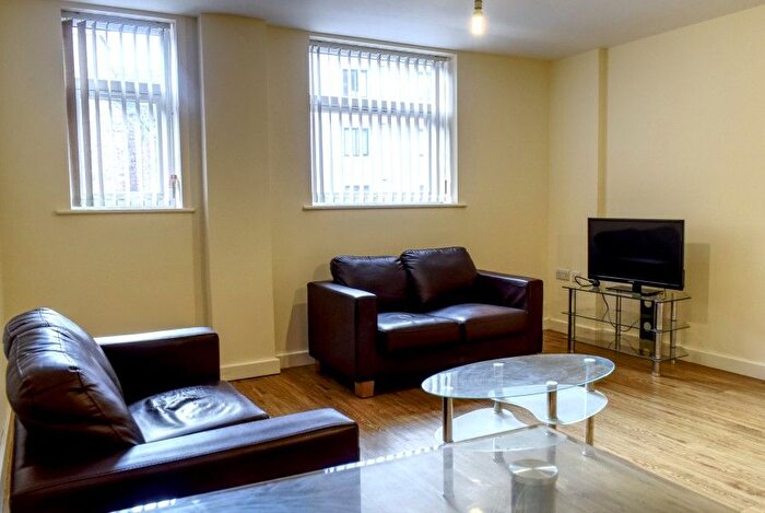 2 Bedroom Flat To Rent In Calais House, Calais Hill, Leicester, LE1
