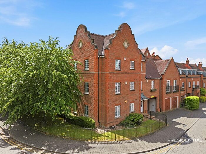 2 Bedroom Flat For Sale In Pastoral Way, Warley, Brentwood, Essex, CM14