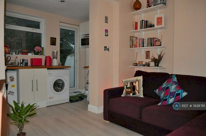 1 Bedroom Flat To Rent In Thurlow Park Road, London, SE21