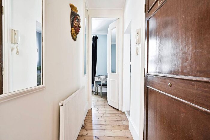 1 Bedroom Flat To Rent In Avonmore Road, West Kensington, London, W14