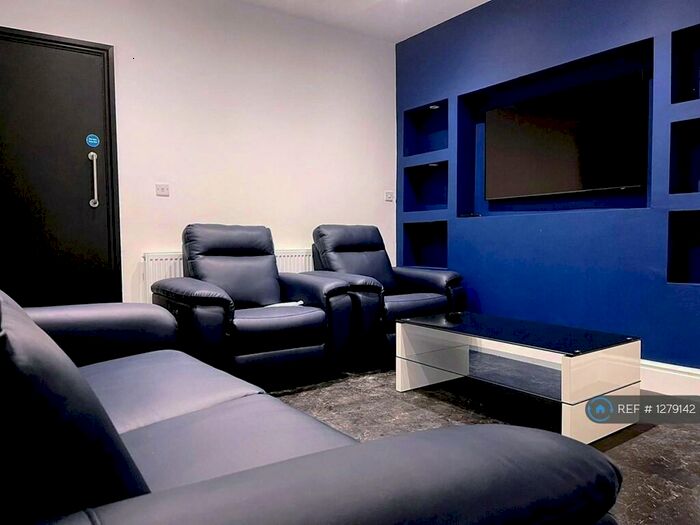 6 Bedroom Detached House To Rent In Kensington Road, Manchester, M14