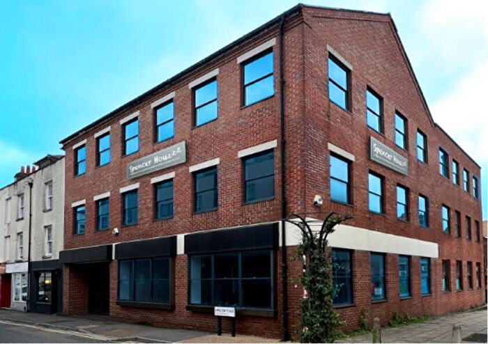 Flat To Rent In Carlton Place, Central, SO15