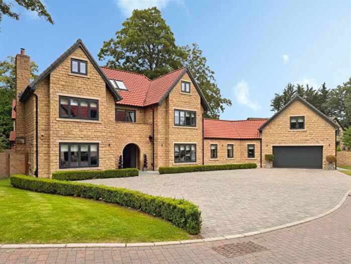6 Bedroom Detached House For Sale In Maplewood Place, Burghwallis, Doncaster, DN6